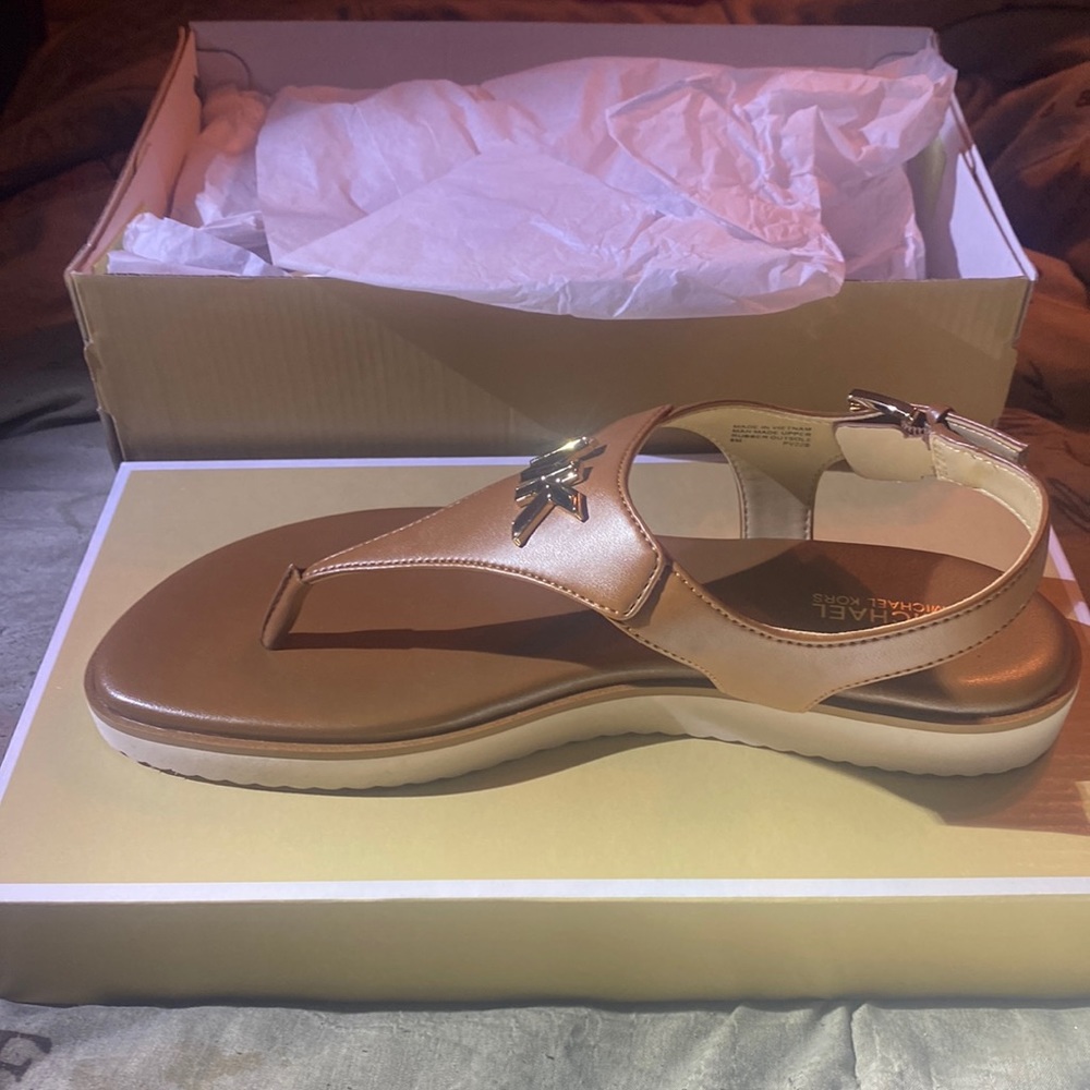 NWT Michael Kors Jilly Flat sandal